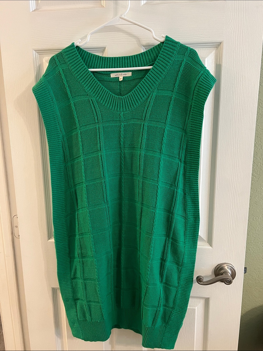 Sleeveless V-Neck Sweater Vest in Green